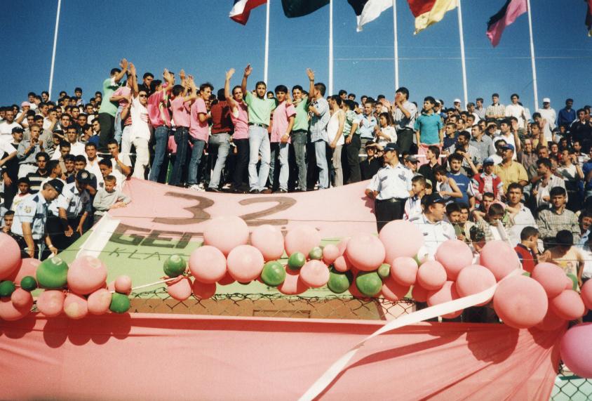 taraftar1.JPG (93737 bytes)